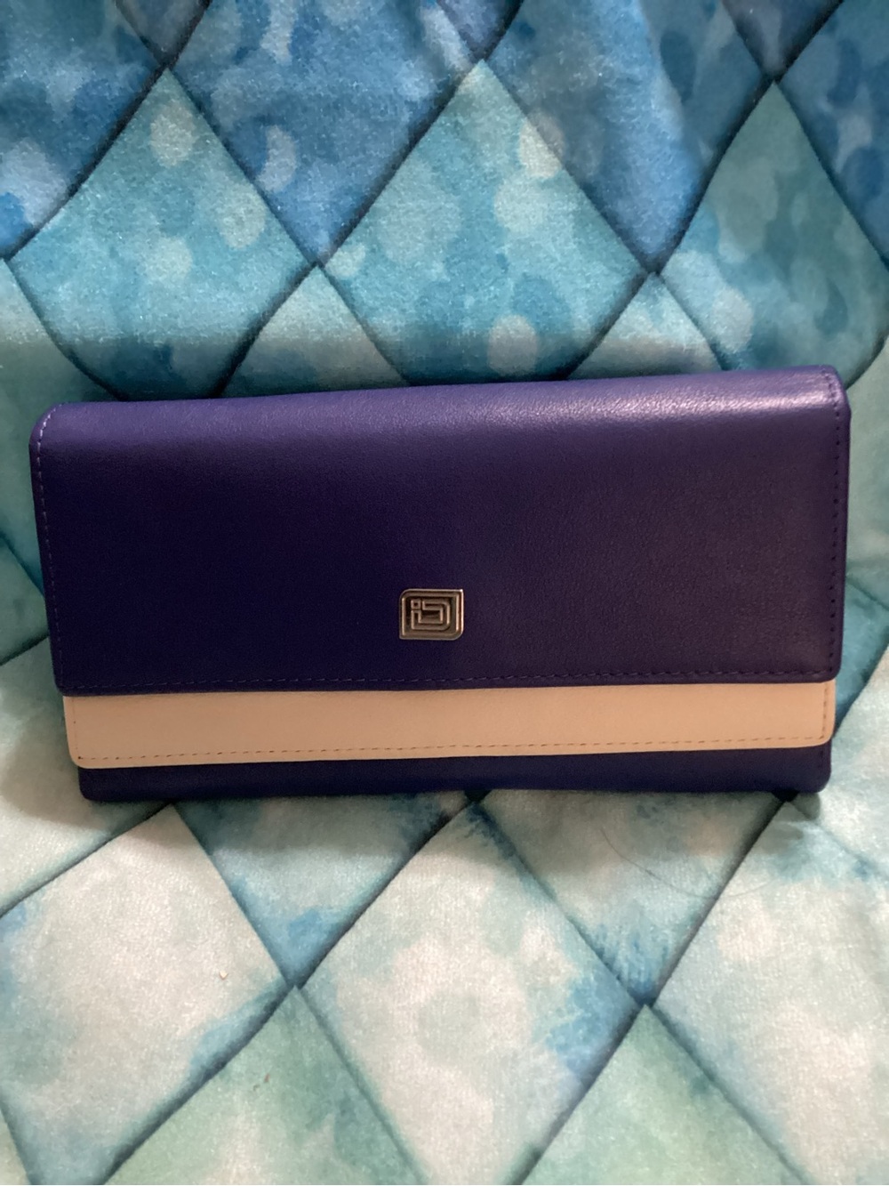 I.D. Stronghold Blue and Cream Wallet